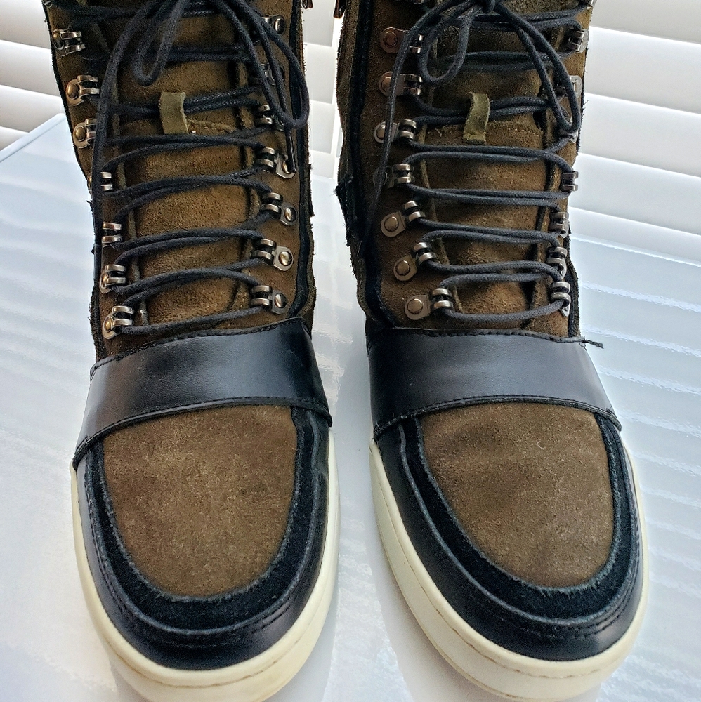 Mens Balmain Luxury Sneakers - Picture 2 of 5